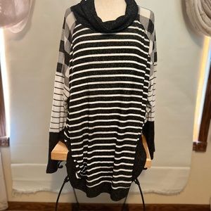 Oversized Maurices black & white Buffalo Plaid/striped tunic long sleeve top XXL